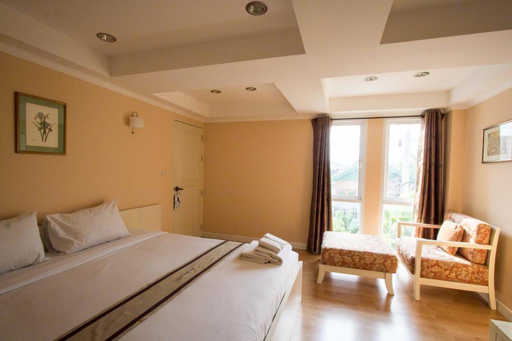 Triple Palms House Hotel Чиангмай Екстериор снимка
