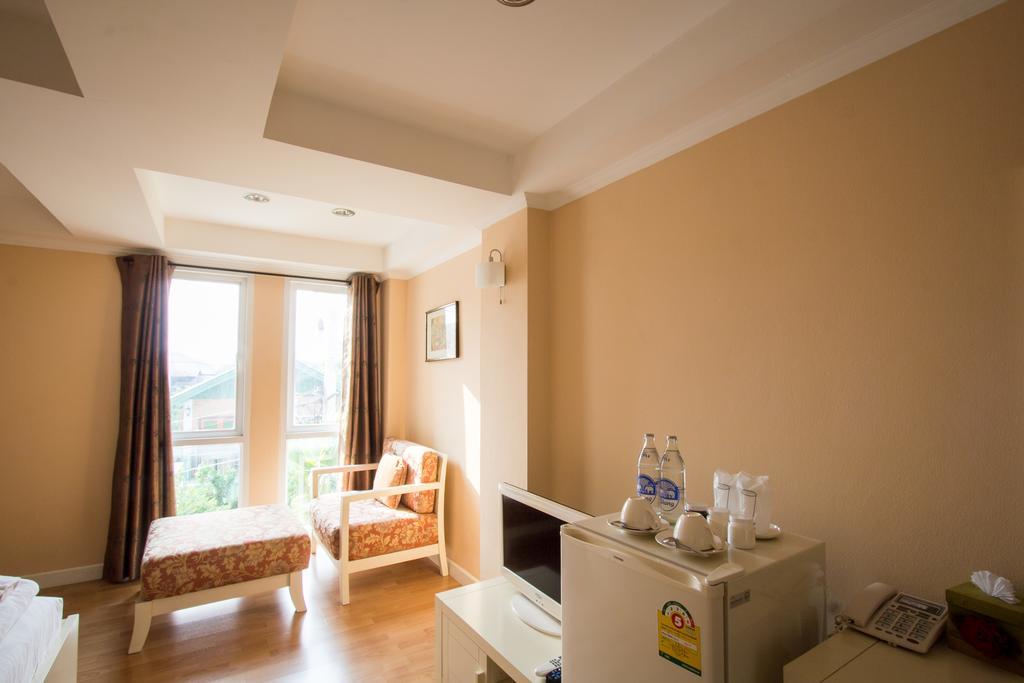 Triple Palms House Hotel Чиангмай Екстериор снимка
