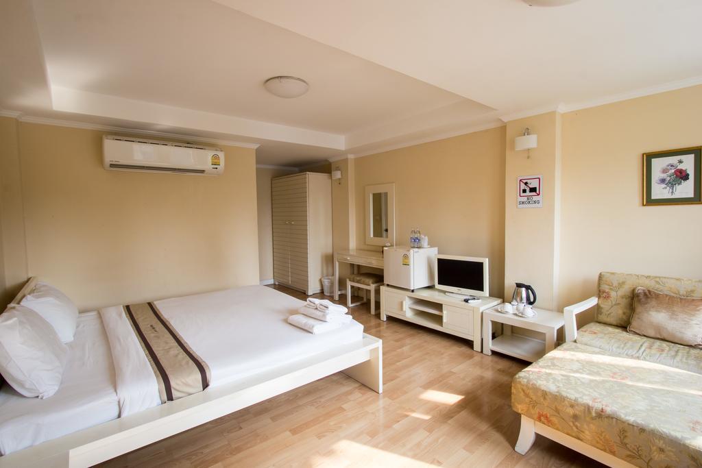 Triple Palms House Hotel Чиангмай Екстериор снимка
