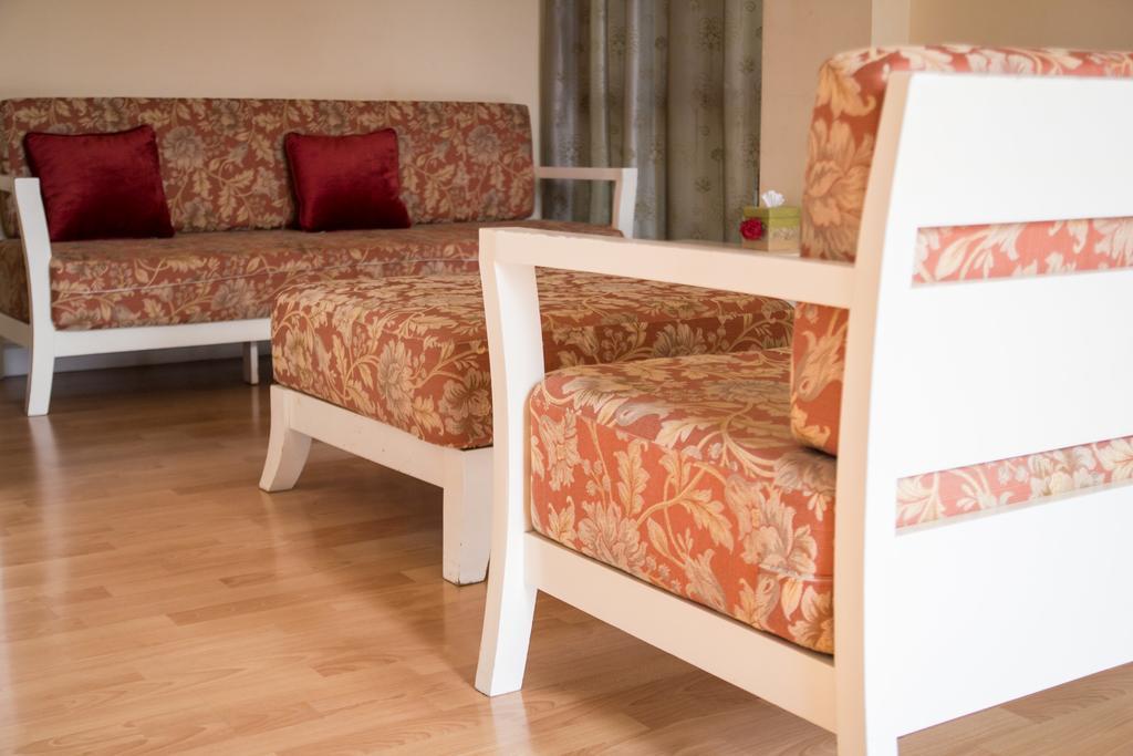 Triple Palms House Hotel Чиангмай Екстериор снимка