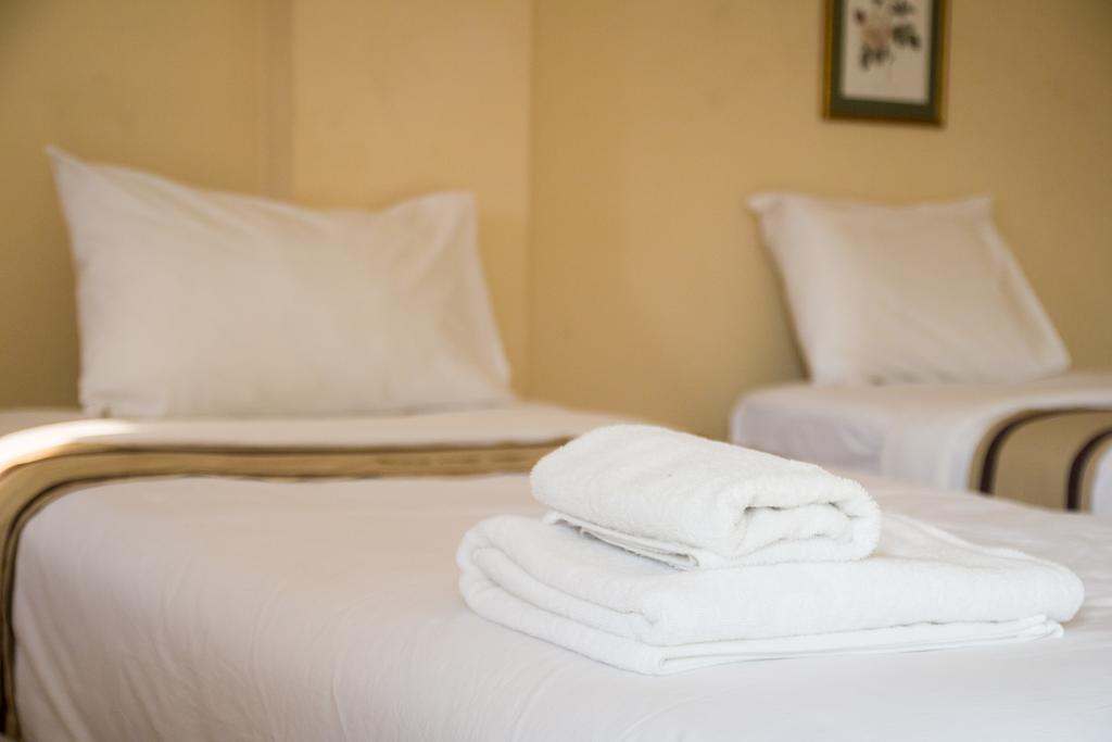 Triple Palms House Hotel Чиангмай Екстериор снимка