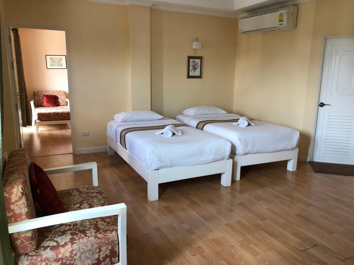 Triple Palms House Hotel Чиангмай Екстериор снимка