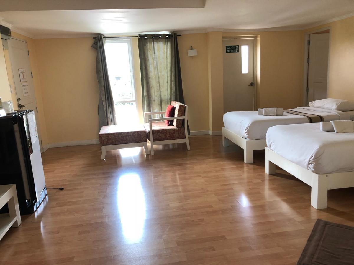 Triple Palms House Hotel Чиангмай Екстериор снимка