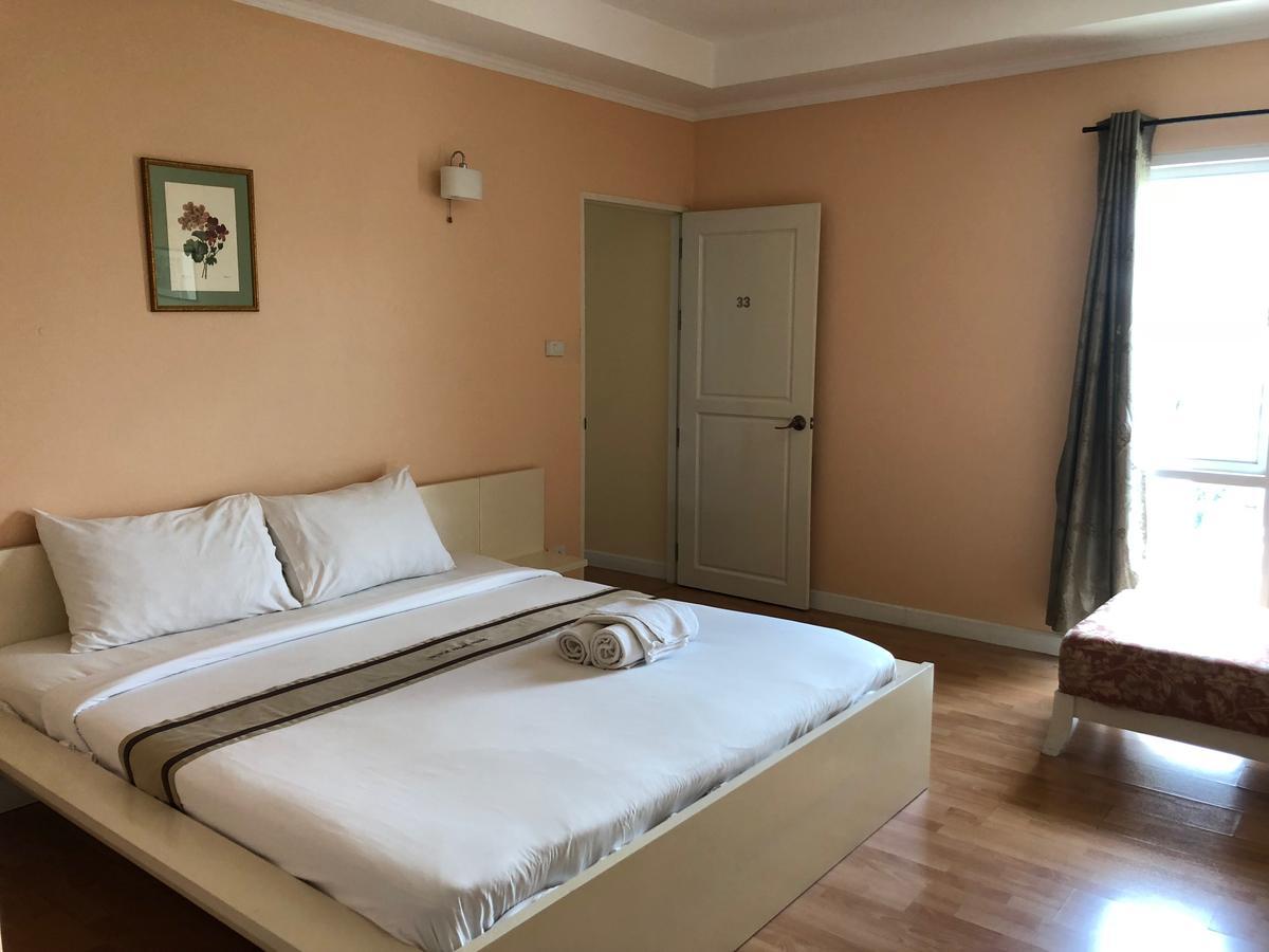 Triple Palms House Hotel Чиангмай Екстериор снимка