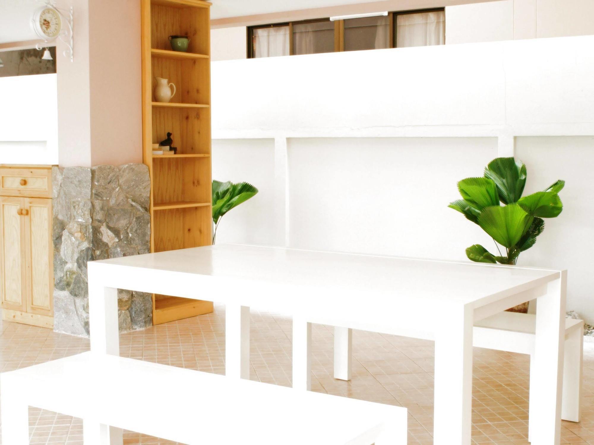Triple Palms House Hotel Чиангмай Екстериор снимка