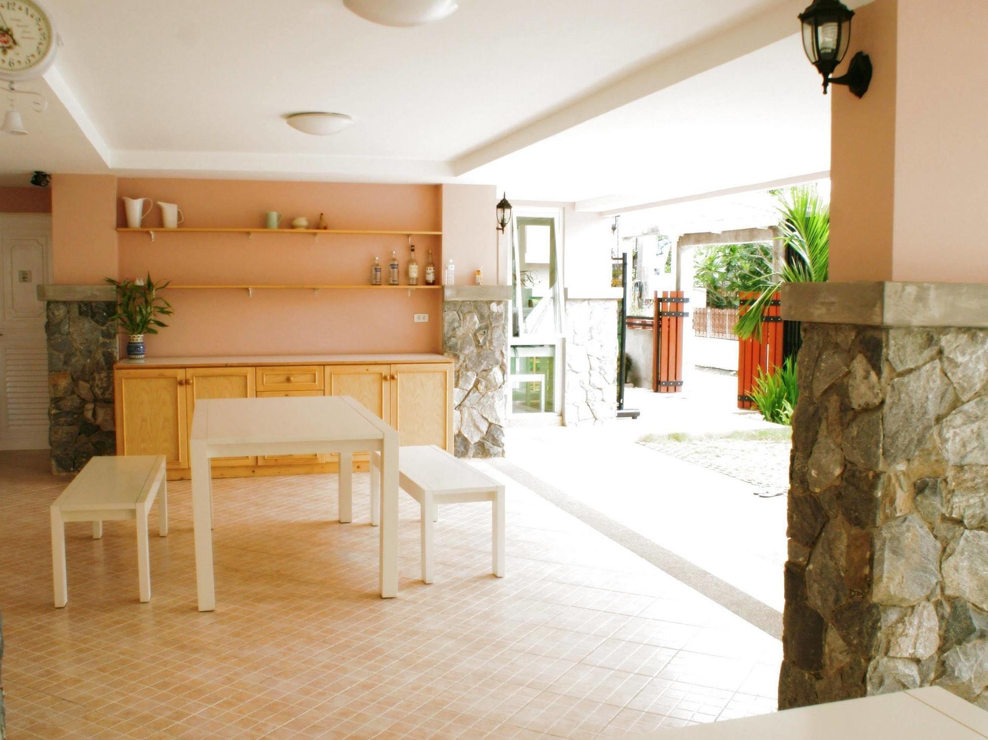 Triple Palms House Hotel Чиангмай Екстериор снимка