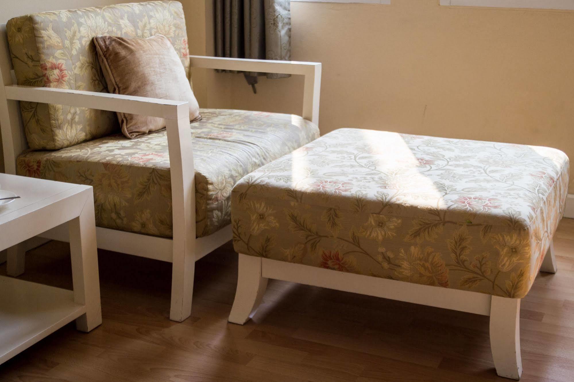 Triple Palms House Hotel Чиангмай Екстериор снимка