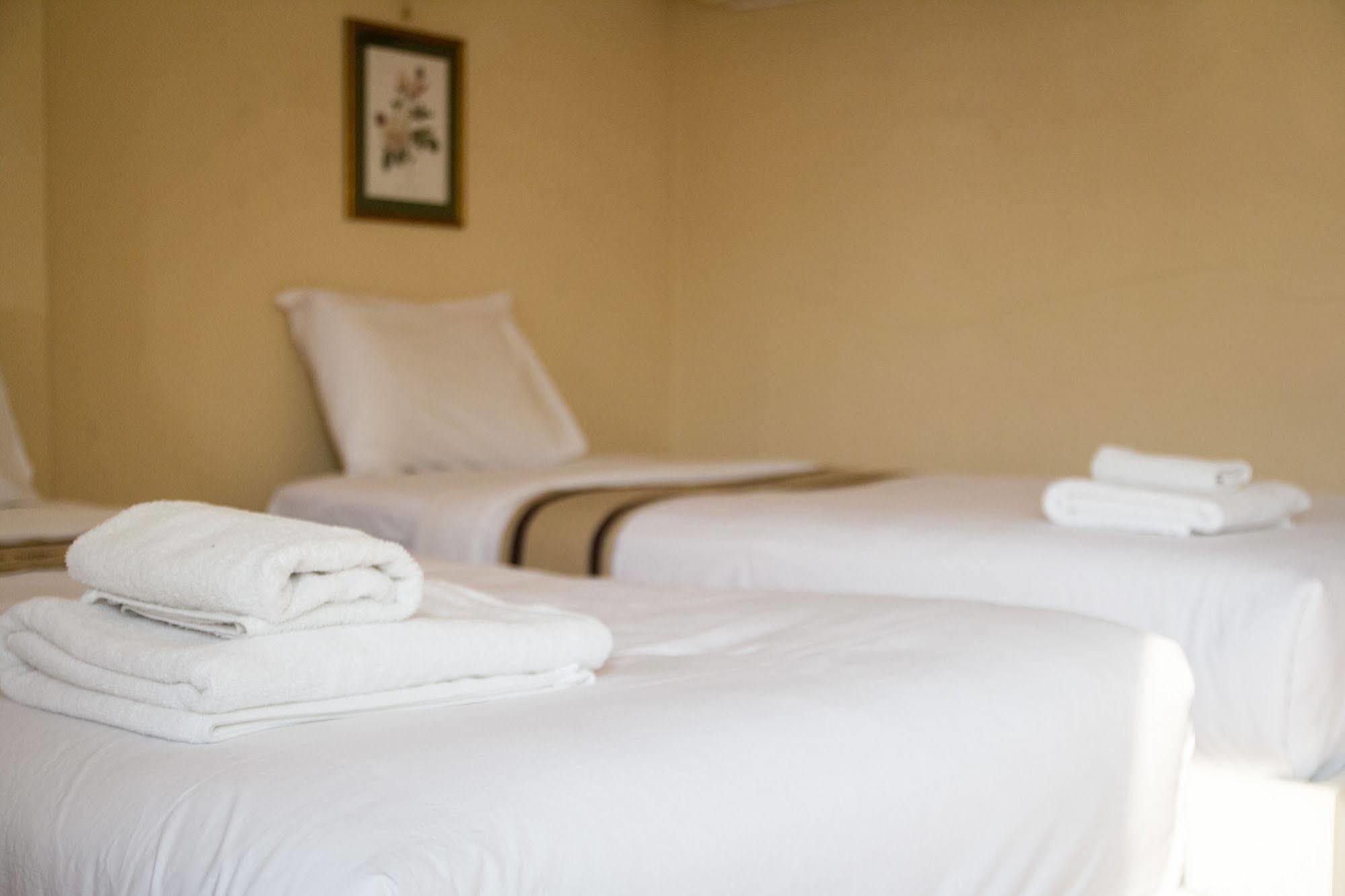 Triple Palms House Hotel Чиангмай Екстериор снимка