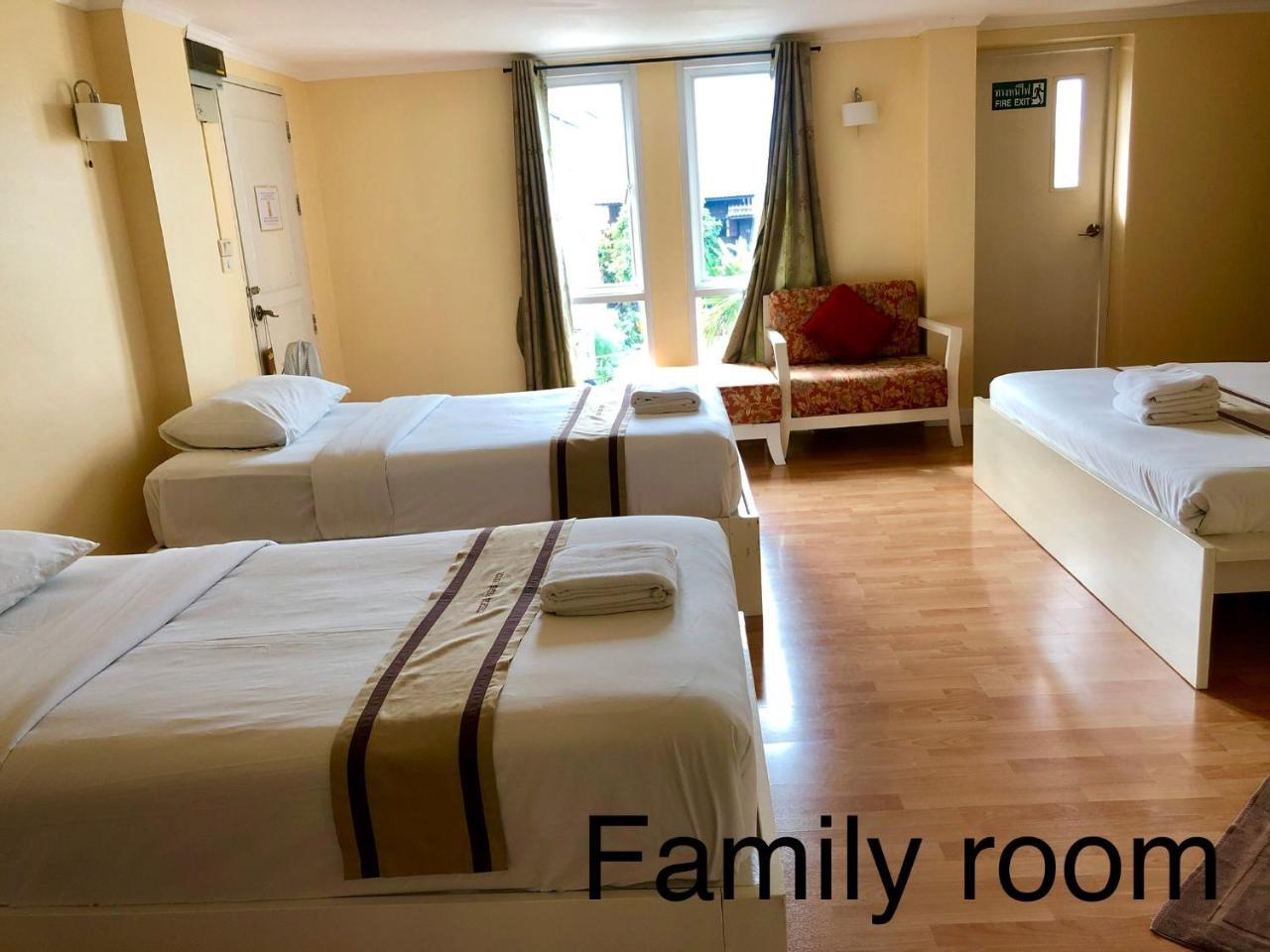 Triple Palms House Hotel Чиангмай Екстериор снимка