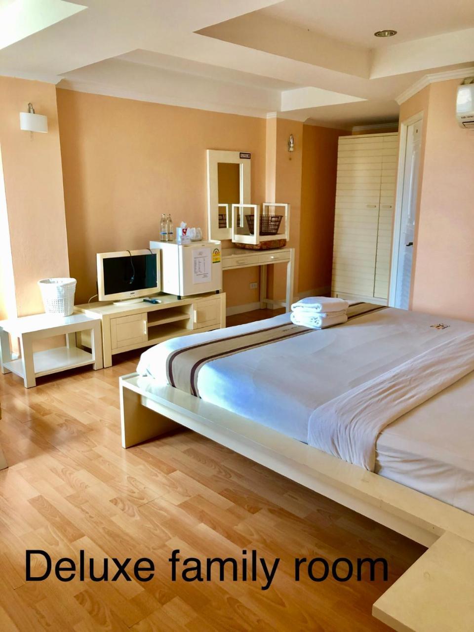 Triple Palms House Hotel Чиангмай Екстериор снимка