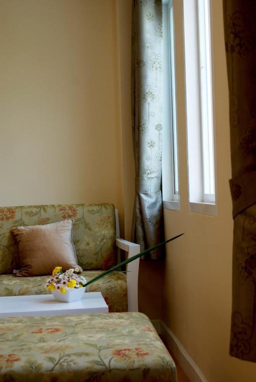 Triple Palms House Hotel Чиангмай Екстериор снимка